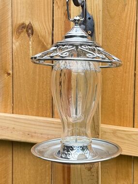 ⭐ Vintage‑Style Glass & Metal Hanging Bird Feeder — Ornate Scrollwork